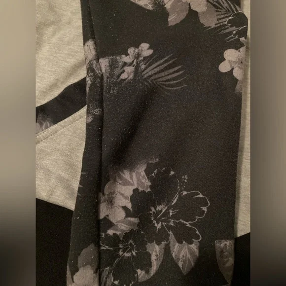 CARBON Grey Hooded Sweatshirt. Size Medium. - Picture 6 of 7